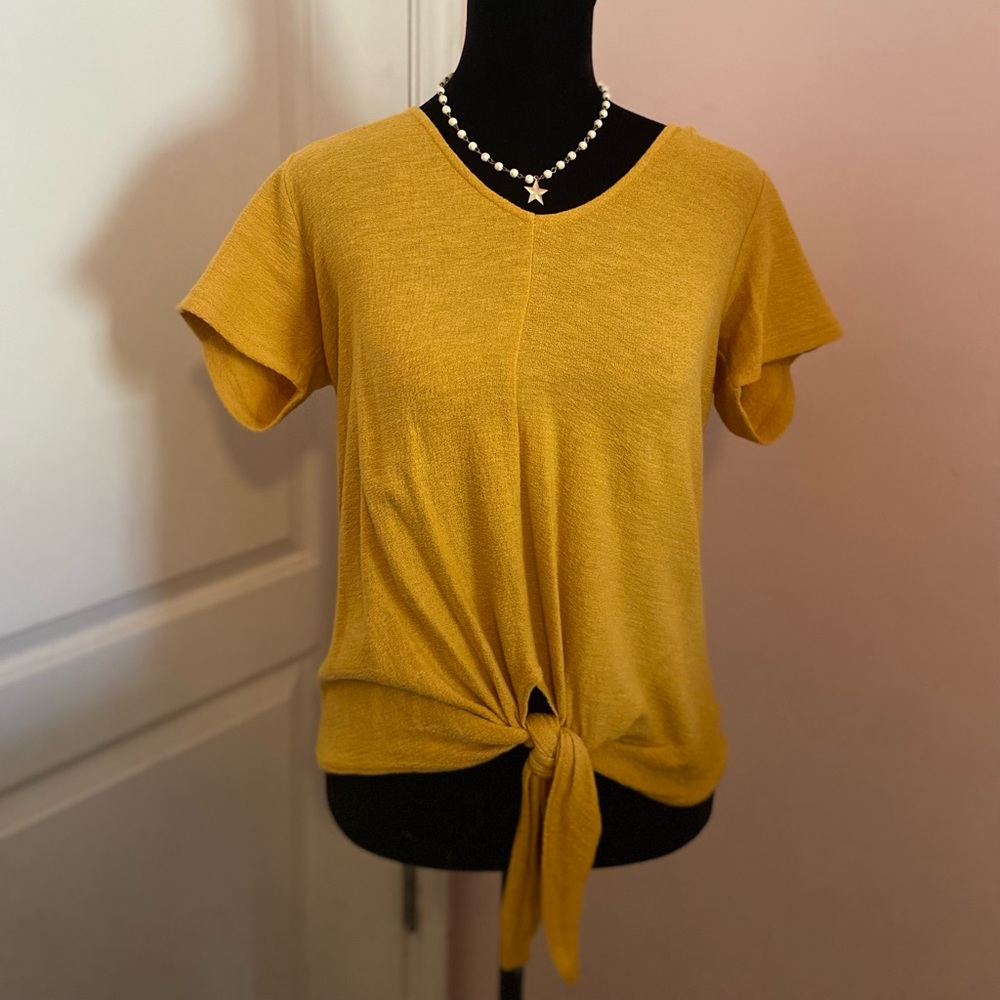 Yellow classy short sleeve shirt